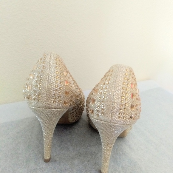 Shoes - Picture 2 of 5